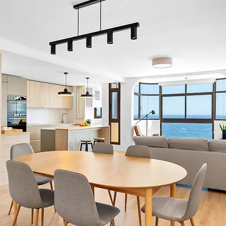 Stylish With Stunning Views & Parking Apartmán *