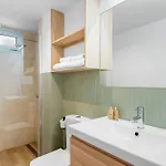 Stylish With Stunning Views & Parking * Radazul