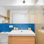 Stylish With Stunning Views & Parking *