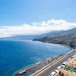 Stylish With Stunning Views & Parking *
