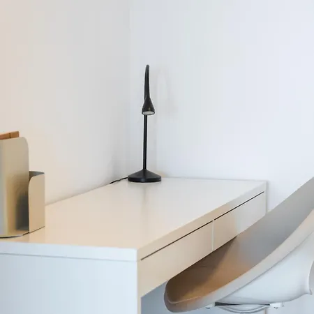 아파트 Stylish With Stunning Views & Parking
