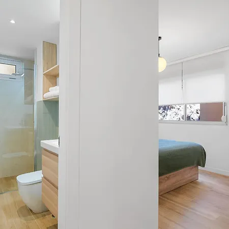 Stylish With Stunning Views & Parking 아파트 *