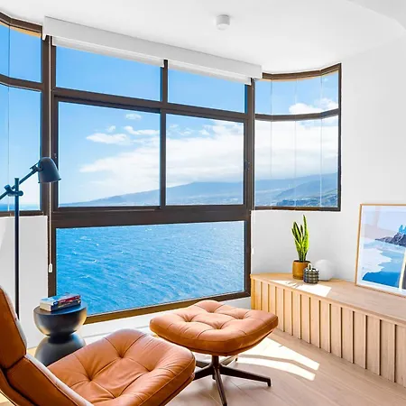 아파트 Stylish With Stunning Views & Parking