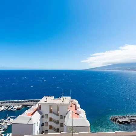 Stylish With Stunning Views & Parking