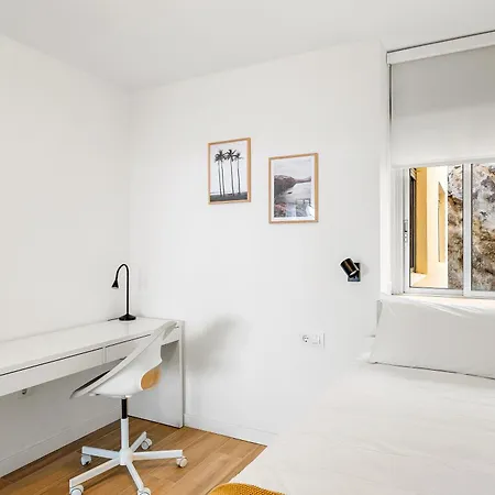 Stylish With Stunning Views & Parking * Radazul