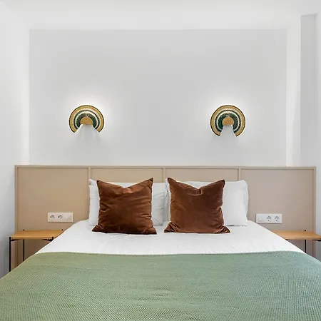 아파트 Stylish With Stunning Views & Parking
