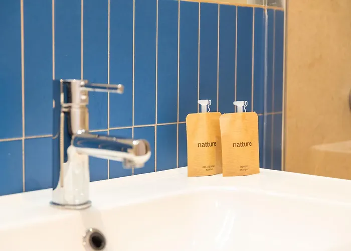 Апартаменты Stylish With Stunning Views & Parking *