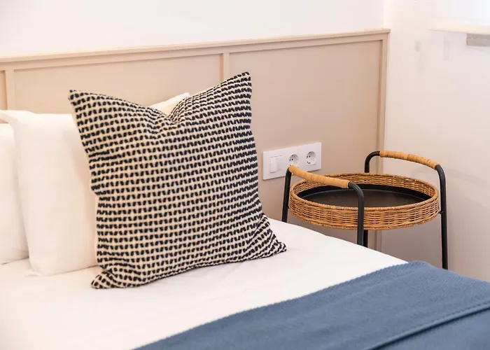 Stylish With Stunning Views & Parking