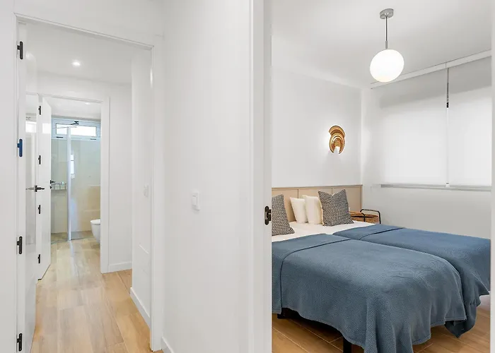 Stylish With Stunning Views & Parking Apartman