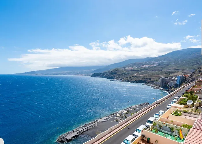 Stylish With Stunning Views & Parking *