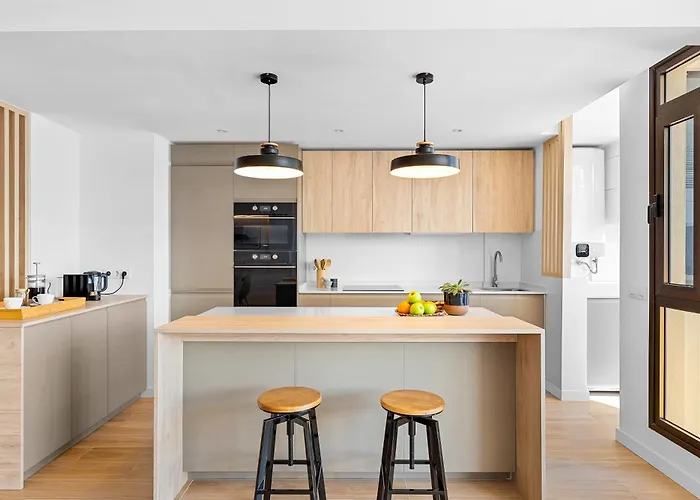 Stylish With Stunning Views & Parking * Радазул