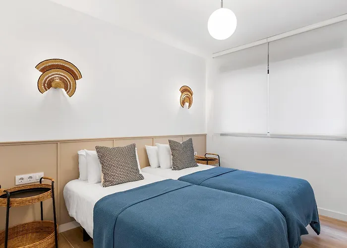 Stylish With Stunning Views & Parking Apartman