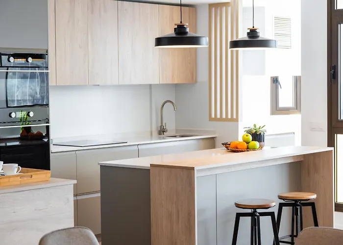 Stylish With Stunning Views & Parking Radazul