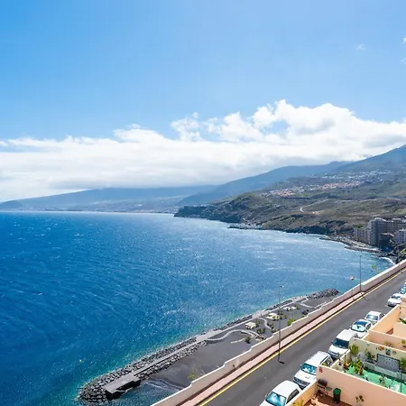 Stylish With Stunning Views & Parking *