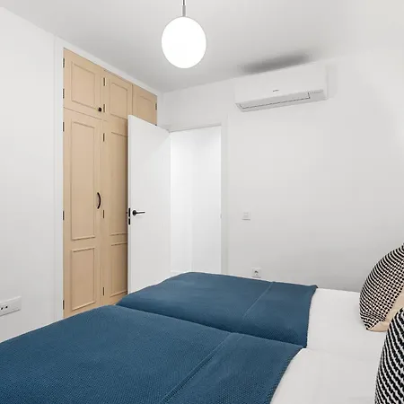 Stylish With Stunning Views & Parking *