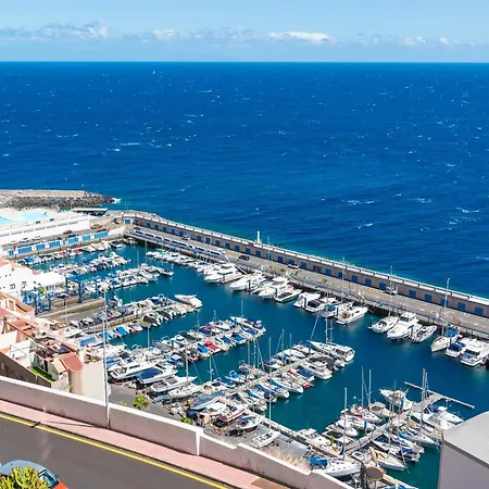 Stylish With Stunning Views & Parking *