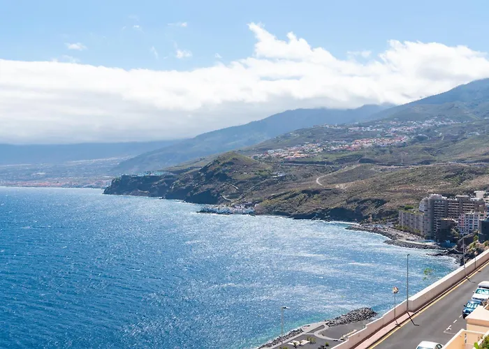 Stylish With Stunning Views & Parking *