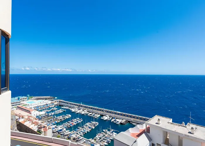 Stylish With Stunning Views & Parking * Radazul