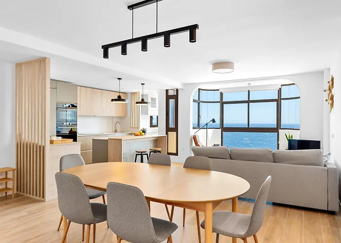 Stylish With Stunning Views & Parking 公寓 *