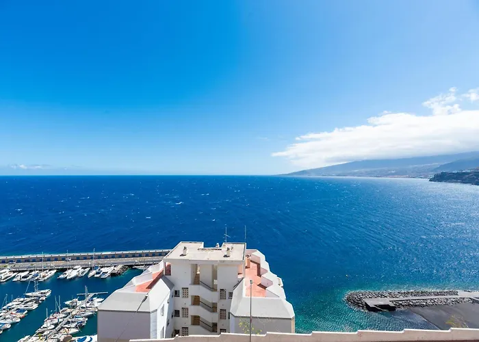 Stylish With Stunning Views & Parking