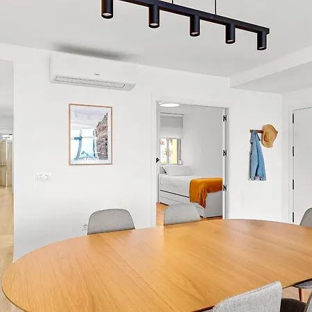 Stylish With Stunning Views & Parking Apartament *