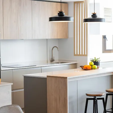 Stylish With Stunning Views & Parking Radazul