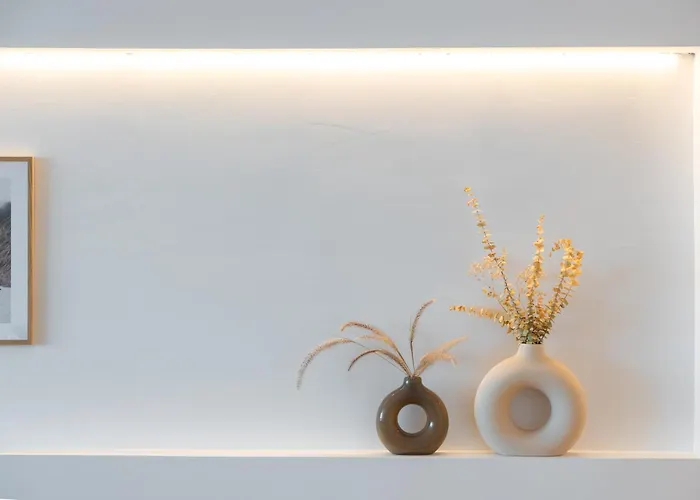 Stylish With Stunning Views & Parking *