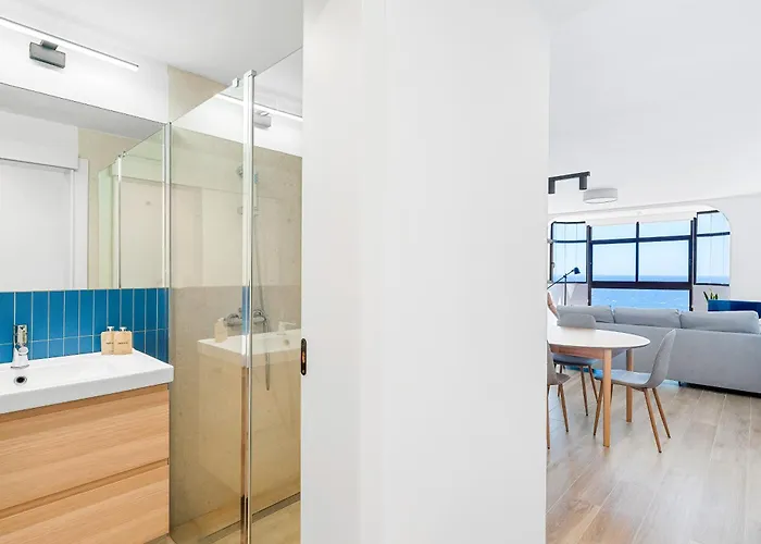 Stylish With Stunning Views & Parking Appartement