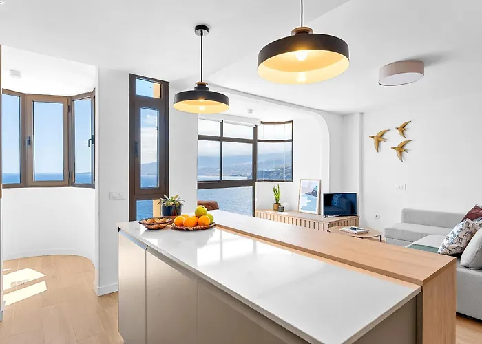 Stylish With Stunning Views & Parking Radazul