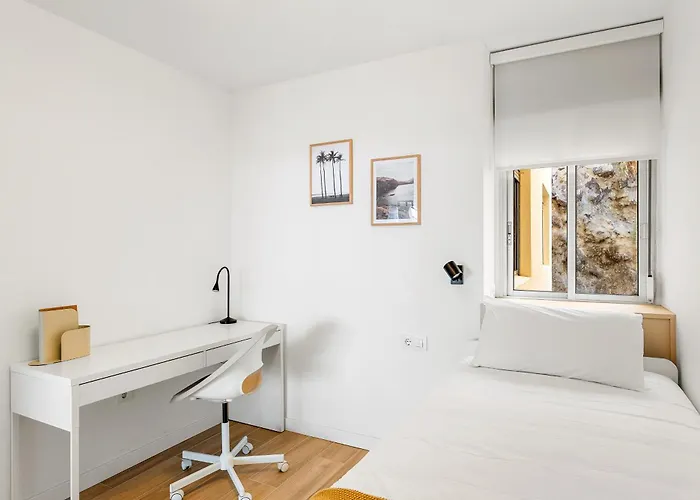 Stylish With Stunning Views & Parking * Radazul